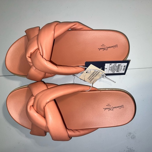 Women's Cosett Padded Slide Sandal Size 9 & 9.5 - Picture 3 of 7